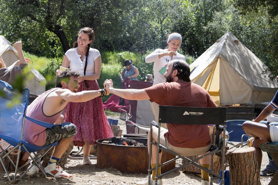 Lena Dunham (Girls) deja el registro generacional en su nueva serie, Camping, sobre una mediana edad outdoor.