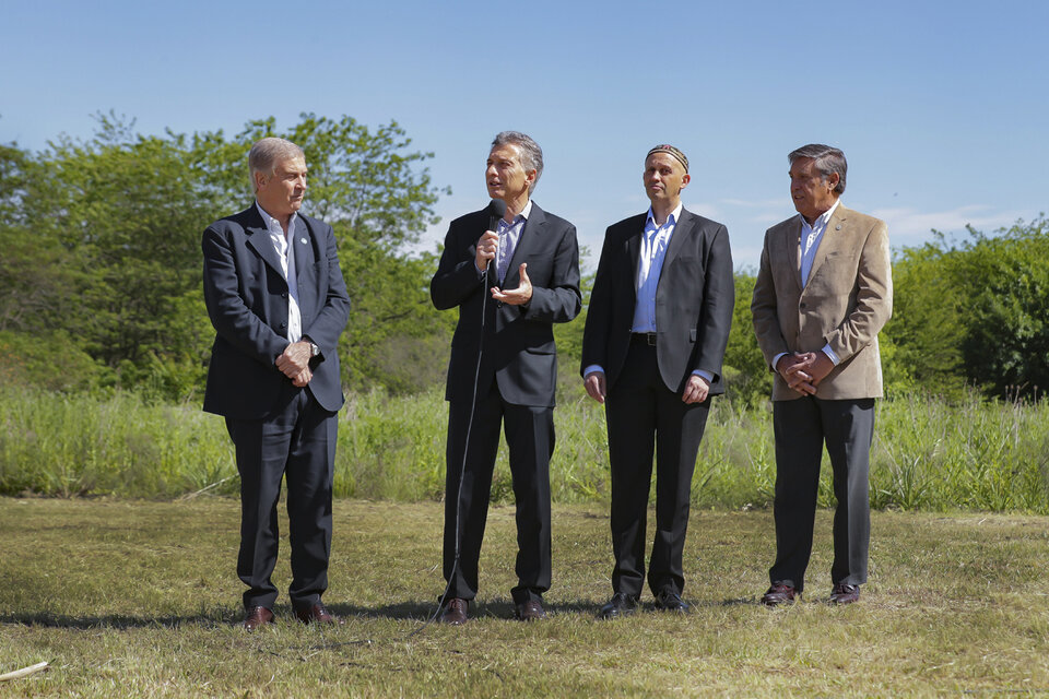El presidente Macri junto a los ministros Oscar Aguad y Sergio Bergman en la nueva Reserva Ambiental de la Defensa. (Fuente: Noticias Argentinas)