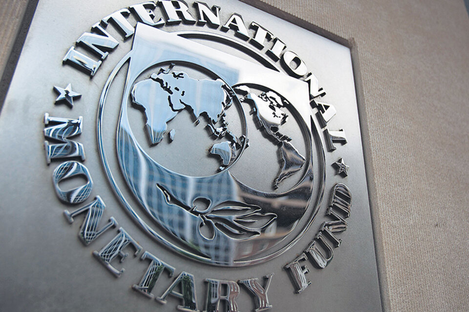 El programa con el FMI contempla una caída de la economía de 2,8 por ciento este año y de 1,7 en 2019. (Fuente: EFE)