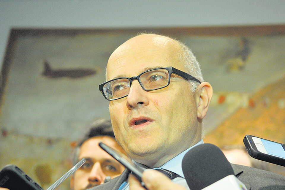 El jefe de la misión de técnicos del FMI, Roberto Cardarelli, respaldó el ajuste del gobierno de Macri.