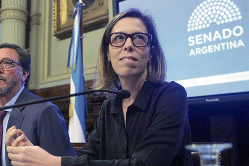 La titular de la OA, Laura Alonso, imputada por desvincular a Macri.