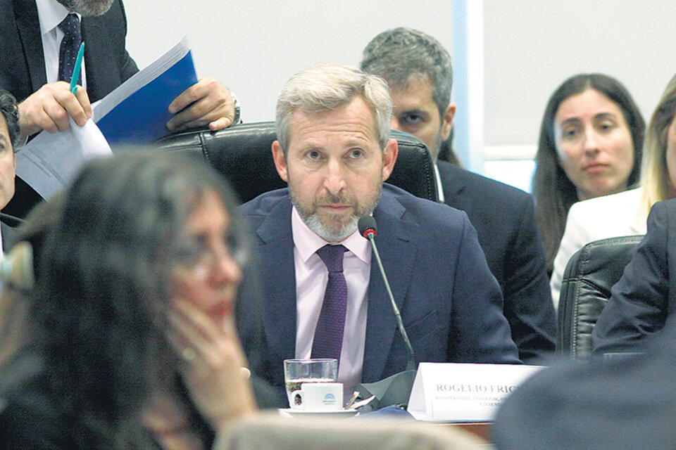 El ministro del Interior, Rogelio Frigerio, de reunión en reunión. (Fuente: Jorge Larrosa)
