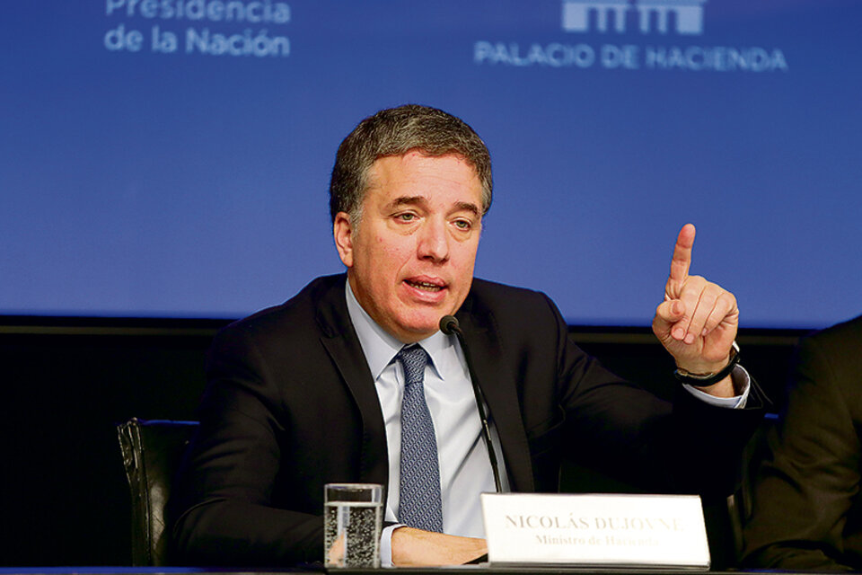 Nicolás Dujovne, ministro de Hacienda, naturalizó la recesión, que se encamina a ser la peor desde la crisis de 2001-2002.