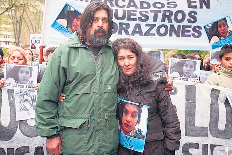 Los padres de Lucía Pérez, Marta Montero y Guillermo Pérez, durante las marchas en reclamo de justicia.