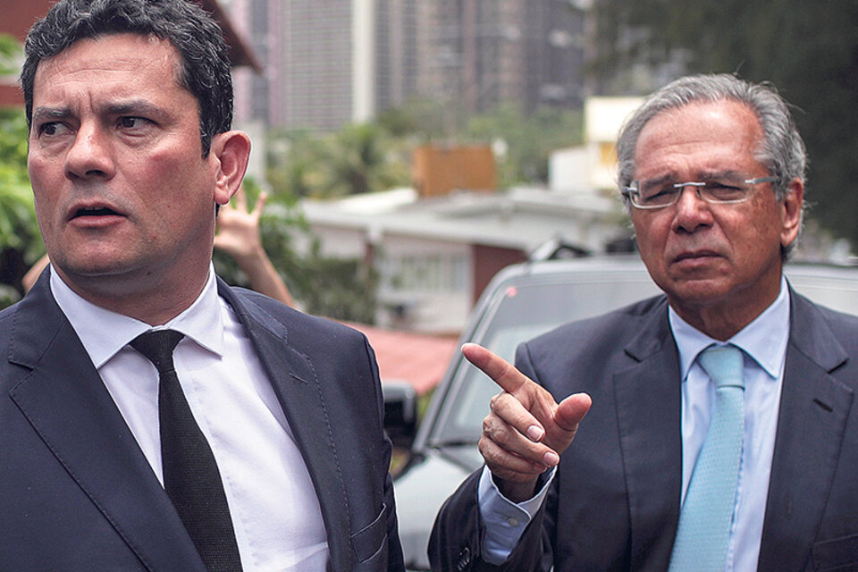 Sergio Moro y Paulo Guedes serán los “superministros” del gobierno de Bolsonaro. (Fuente: EFE)