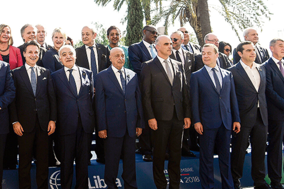 Participantes de la cumbre por Libia posan en Palermo (Fuente: AFP)