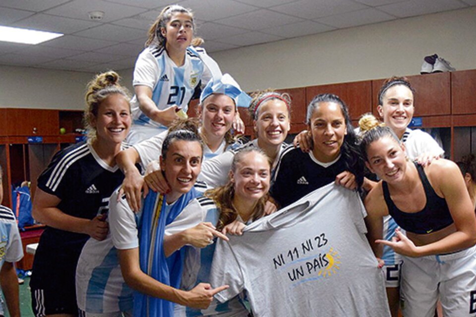 El festejo del equipo argentino luego del empate en Panamá. (Fuente: NA)