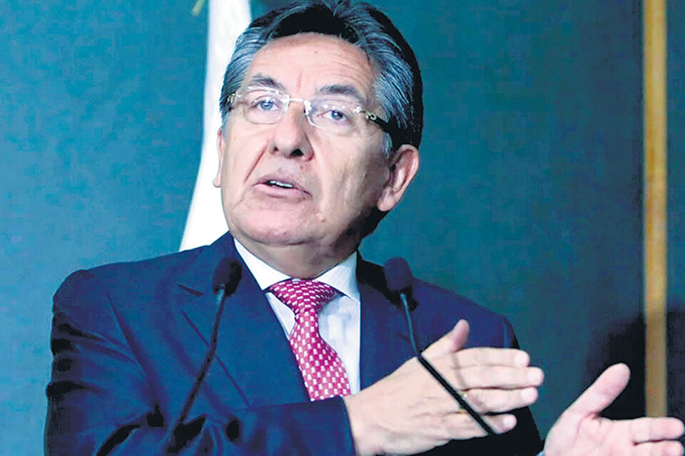 Néstor Humberto Martínez sólo puede ser juzgado por una comisión de investigación de Diputados.