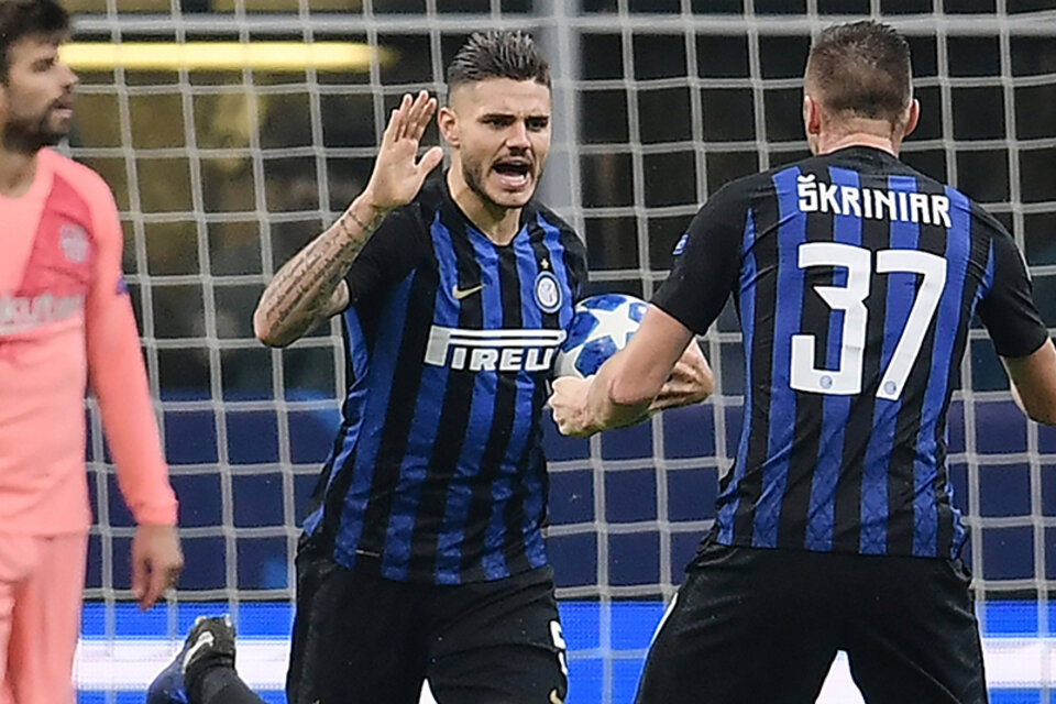 Mauro Icardi festeja el gol que marcó para empate para el Inter, cuando el partido terminaba.