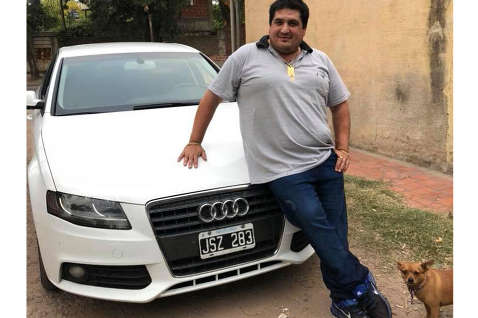 Lucio Raúl Maldonado, de 37 años, en su perfil en Facebook con un Audi de fondo.