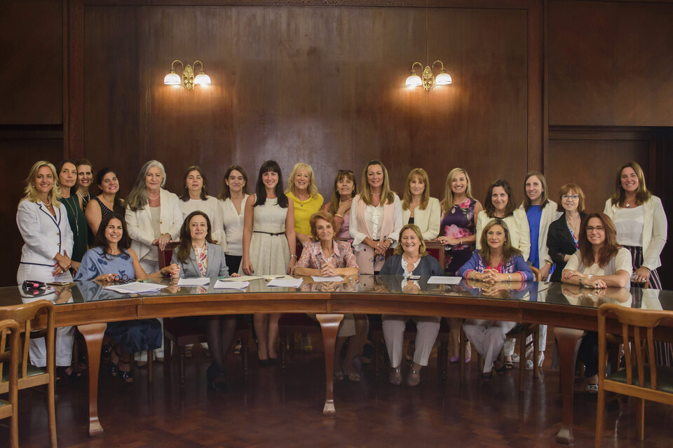 Desde una ministra de la Corte hasta una ingresante a Tribunales, todas juntas en el nuevo espacio.