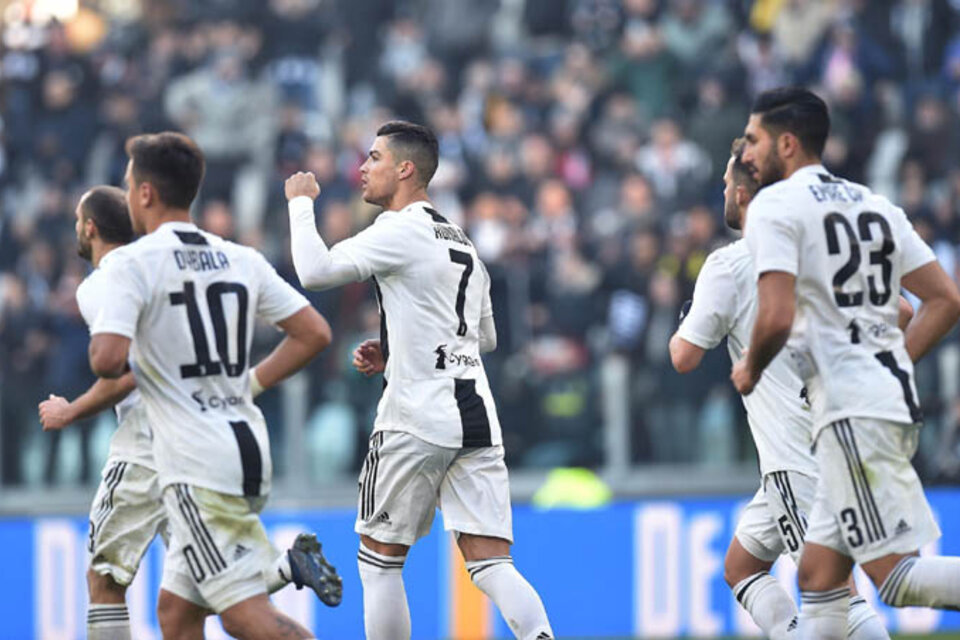 Cristiano Ronaldo celebra uno de sus goles a la Sampdoria. (Fuente: EFE)