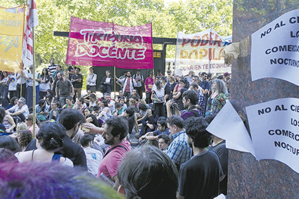 Los docentes de UTE y Ademys exigieron que Soledad Acuña dé marcha atrás con la resolución. (Fuente: Alejandro Leiva)