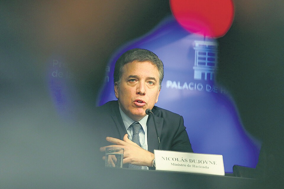 La gestión de Nicolás Dujovne no para de endeudar al país. (Fuente: Joaquín Salguero)