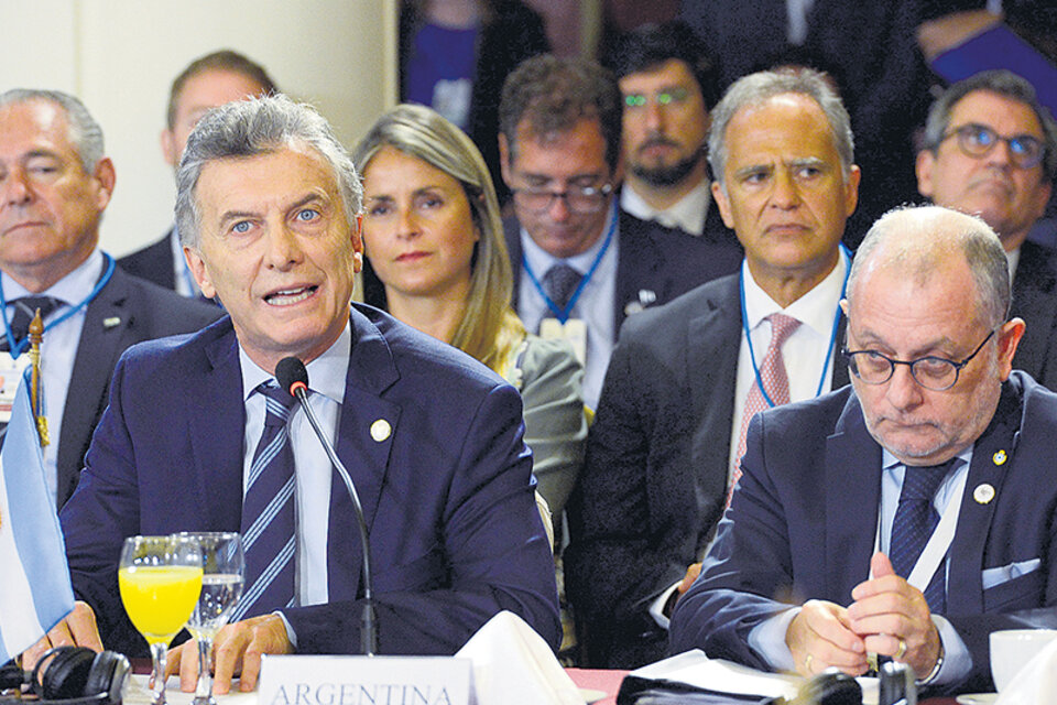 El presidente Mauricio Macri viajó unas horas a Montevideo para la cumbre del Mercosur.