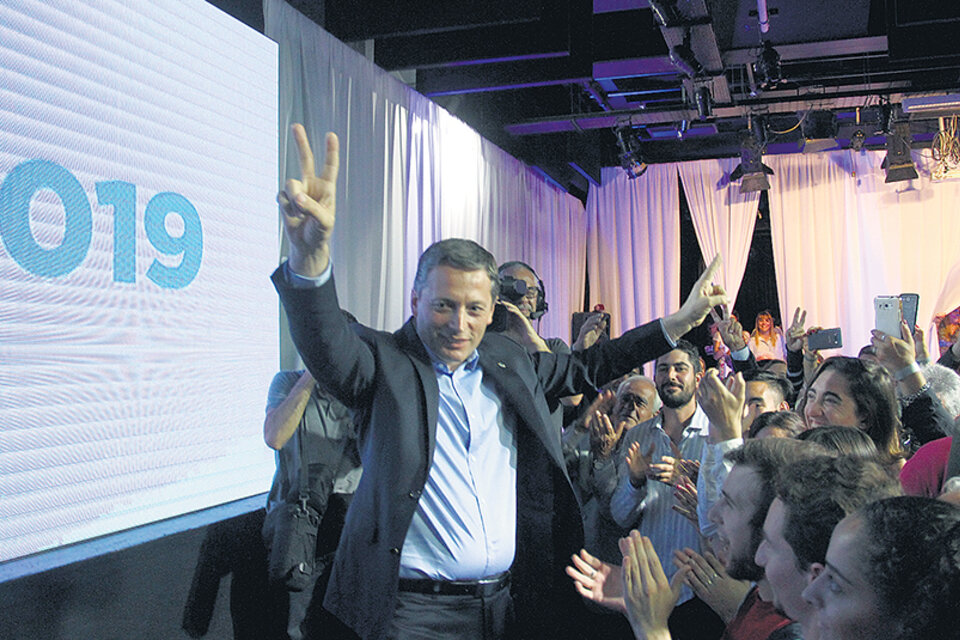 Fernando Gray asumió la conducción del PJ Bonaerense con un acto en el centro cultural Suterh. (Fuente: Bernardino Avila)