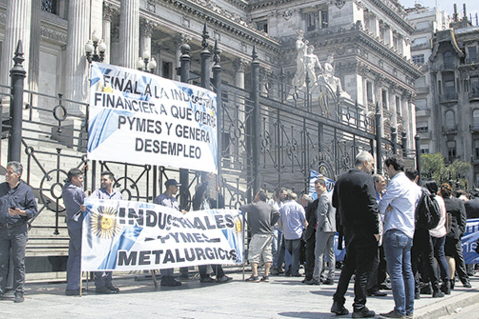 En el mercado informal las tasas que deben afrontar las pymes oscilan entre el 120 y 130 por ciento anual. (Fuente: Bernardino Avila)