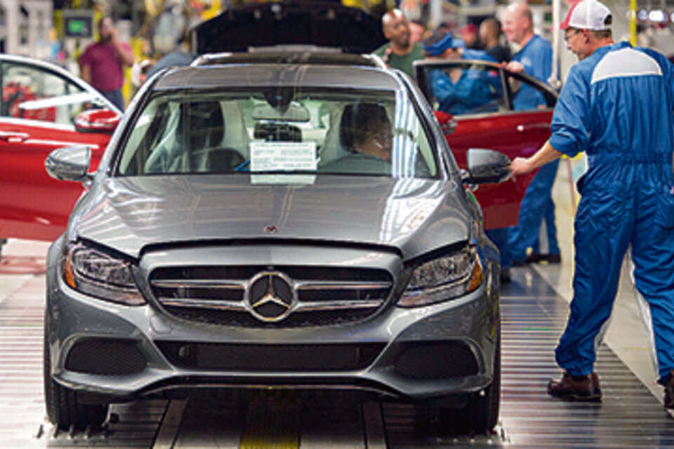 Los Mercedes-Benz como éste fabricados en Alabama vuelven a China con aranceles reducidos.