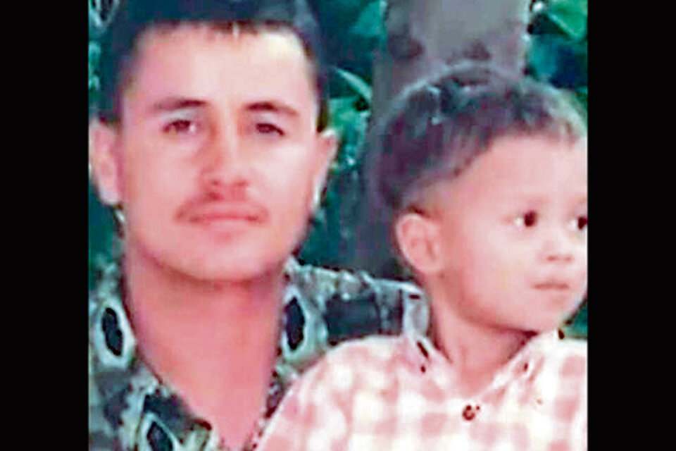 Jaime Enrique Quintero con su hijo Juanfer cuando el jugador tenía apenas dos años.