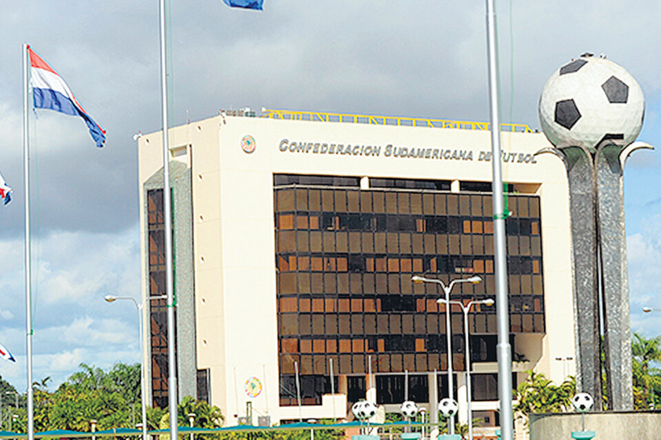 La sede de la Conmebol donde se resuelven todos los temas referidos al fútbol sudamericano. (Fuente: AFP)