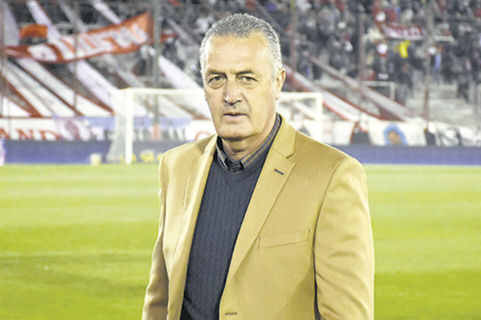 Gustavo Alfaro regresaría a un equipo grande luego de su paso sin éxito por San Lorenzo. (Fuente: Fotobaires)