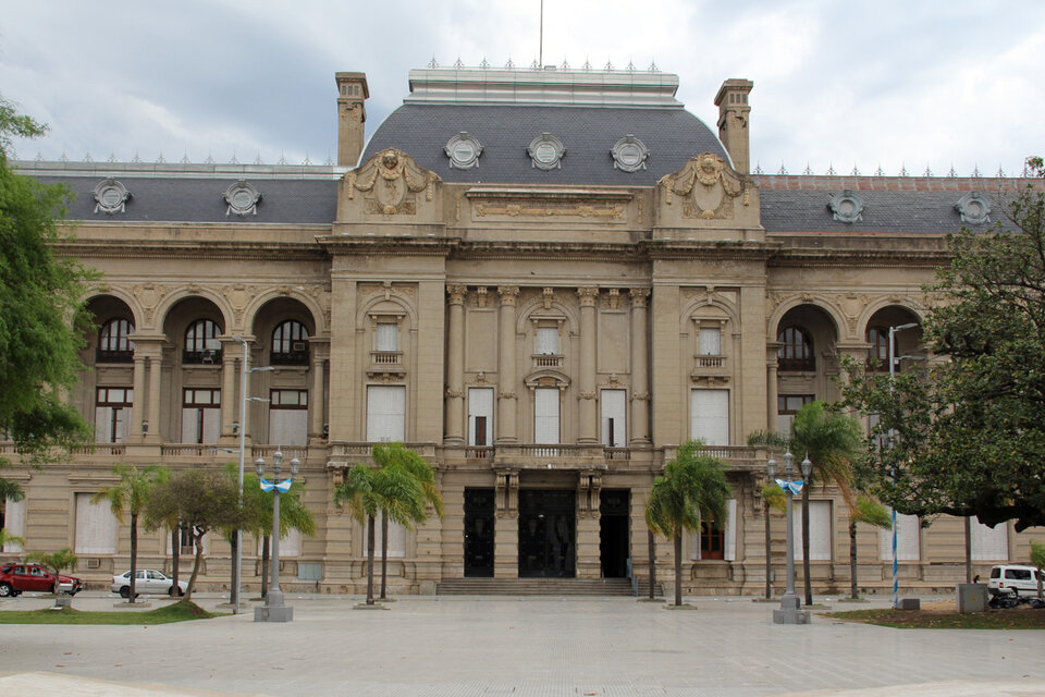 El gobierno provincial, a través del decreto Nº 3961, convocó ayer a comicios generales.