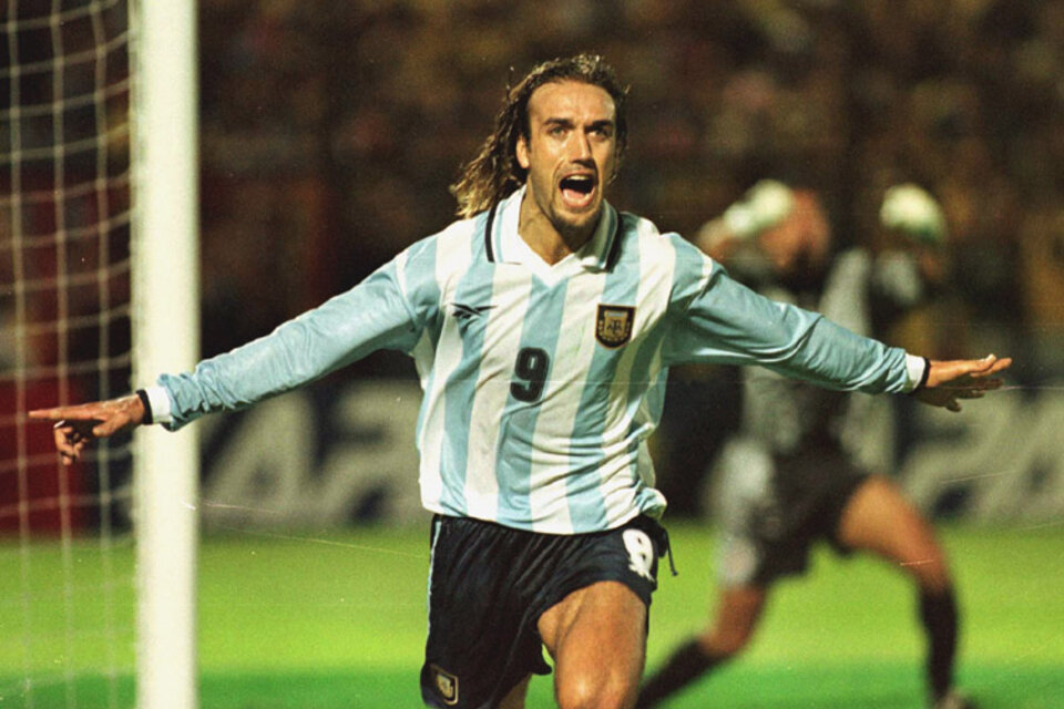 Gabriel Omar Batistuta, uno de los mejores delanteros que dio el fútbol argentino. (Fuente: Télam)