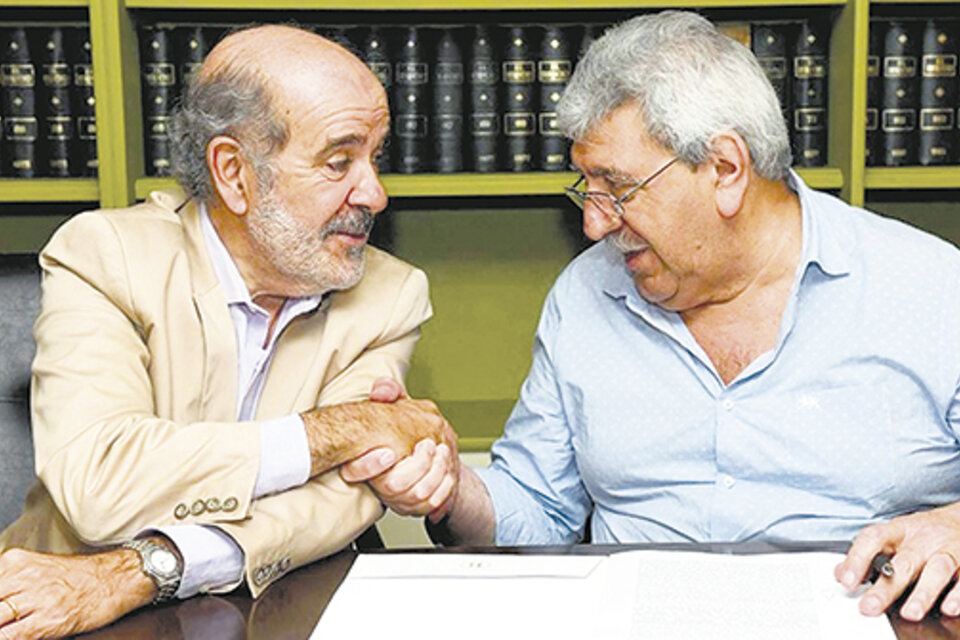 El ex titular de Renatre Abel Guerrieri y el secretario de Uatre, Ramón Ayala.