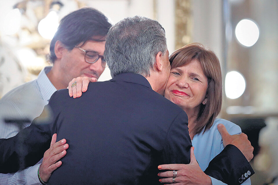 Macri hizo el anuncio acompañado por los ministros Garavano y Bullrich. (Fuente: EFE)