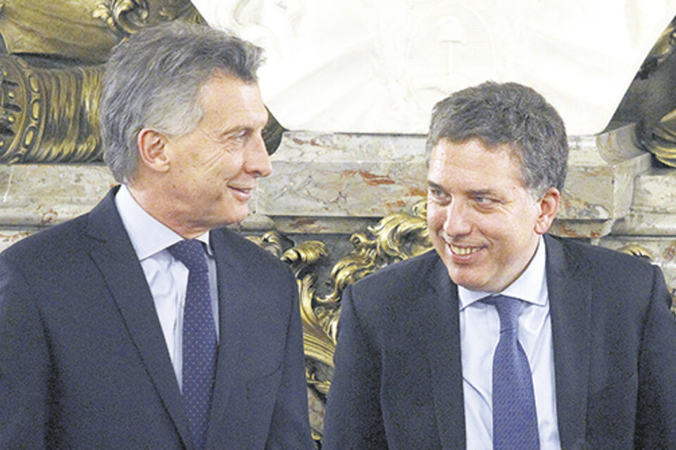 Mauricio Macri y Nicolás Dujovne con objetivos muy claros, la estabilidad fiscal y cambiaria, pero a costa de una recesión creciente. (Fuente: Leandro Teysseire)