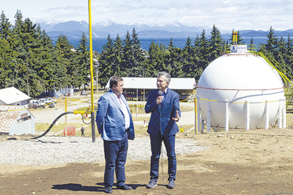 El presidente Macri hizo un alto en sus vacaciones para mostrarse junto al gobernador Alberto Weretilneck.