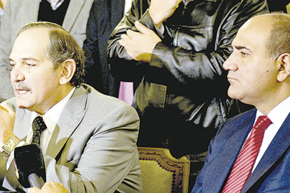 El ex gobernador Alperovich y su sucesor, Manzur, juntos en Tucumán durante la gestión del primero. (Fuente: DyN)