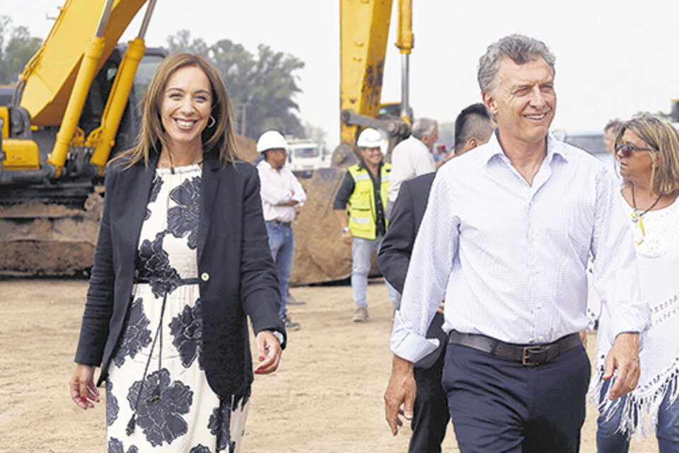 Macri y Vidal recorrieron obras de la Ruta 5, en la localidad bonaerense de Suipacha. (Fuente: NA)