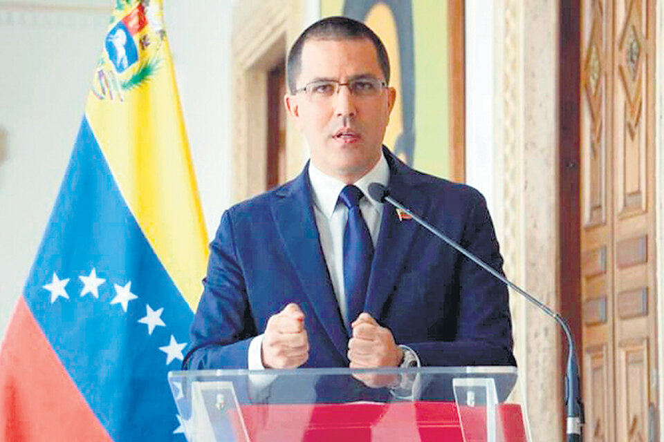 El canciller venezolano Jorge Arreaza acusó a Macri de subordinarse a los dictados de la Casa Blanca.
