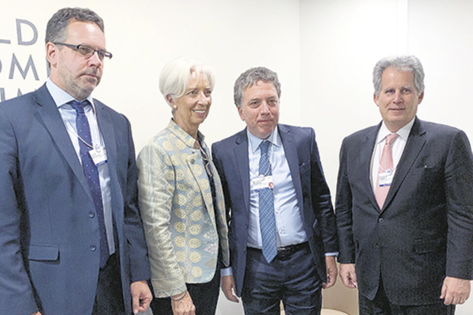Lagarde y Lipton (derecha), del FMI, revisaron con Dujovne y Sandleris (izquierda) la marcha del plan de ajuste.