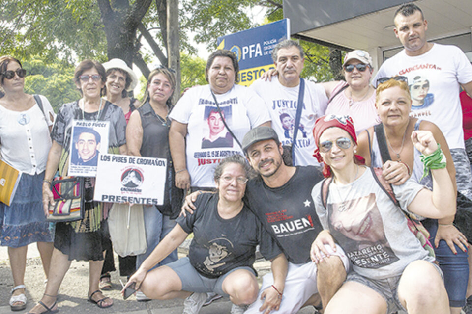 El sábado marcharon por Luciano, en reclamo de justicia. En el centro Mónica Alegre, su mamá. (Fuente: Gentileza La Garganta Poderosa)