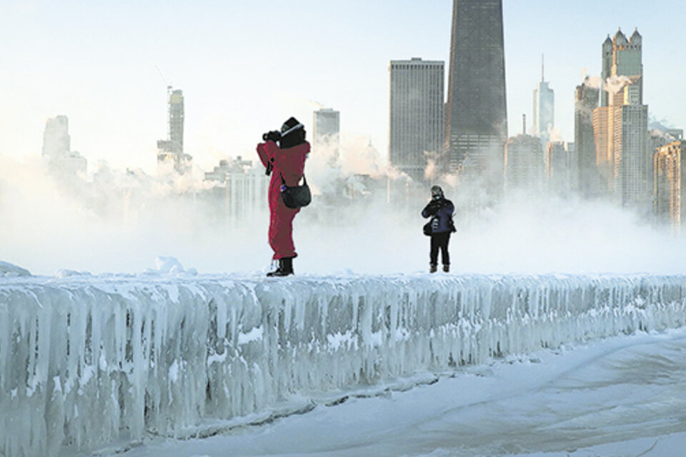 El río congelado, en Chicago, donde la temperatura fue más fría que en Marte. (Fuente: AFP)