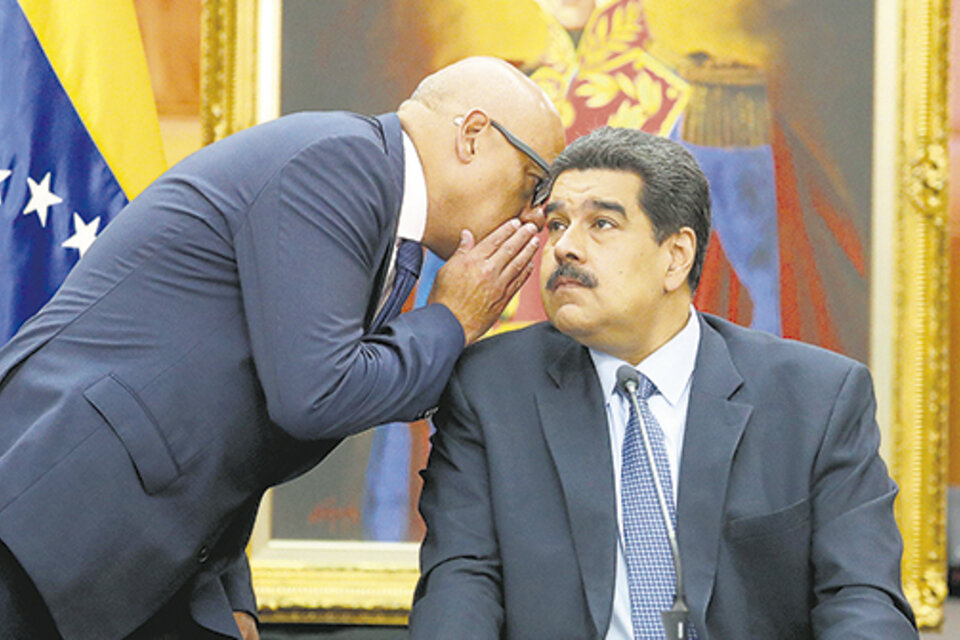 “Está en marcha un golpe de Estado, ordenado desde Washington, ordenado desde el ‘cartel’ de Lima”, dijo Maduro. (Fuente: EFE)