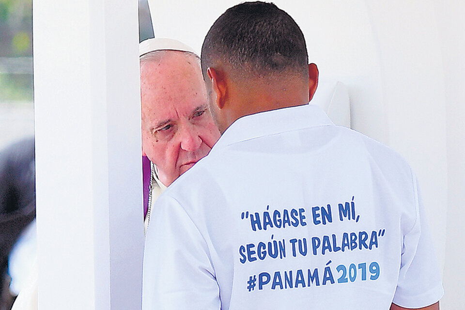 En las afueras de Ciudad de Panamá, el Papa recibió en confesión a cinco jóvenes reclusos. (Fuente: EFE)