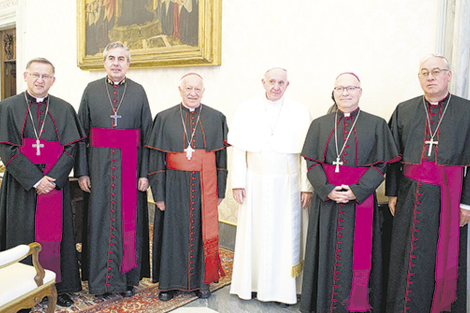 Francisco se reunió con los obispos chilenos en el Vaticano.