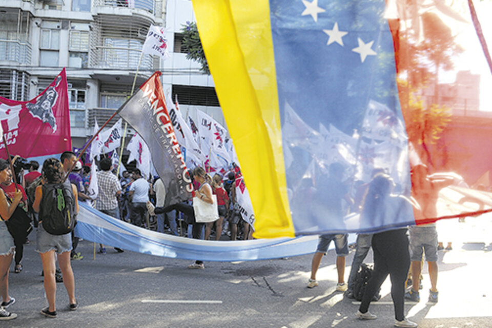 La manifestación ocurrió ayer por la tarde en la avenida Luis María Campos al 100. (Fuente: Guadalupe Lombardo)