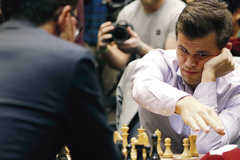 Carlsen se quedó con el título, obteniendo 17 puntos sobre los 21 posibles.