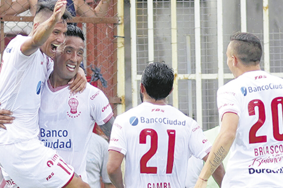 Huracán, derrotó 2 a 0 a Atlético Tucumán en el Ducó.