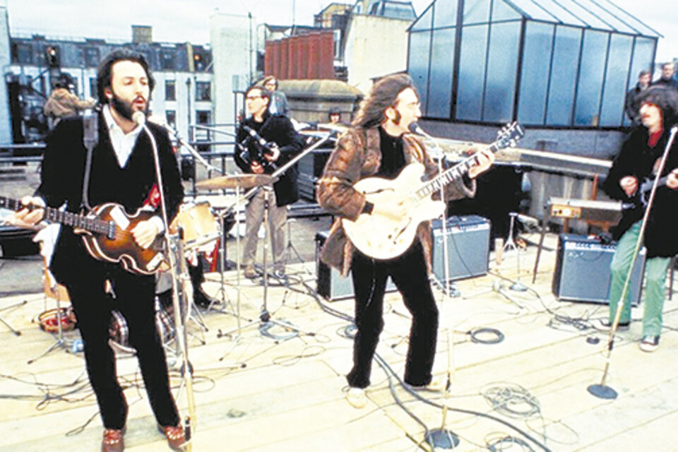 The Beatles en la terraza de Apple, donde tocaron hasta que los paró la policía londinense.