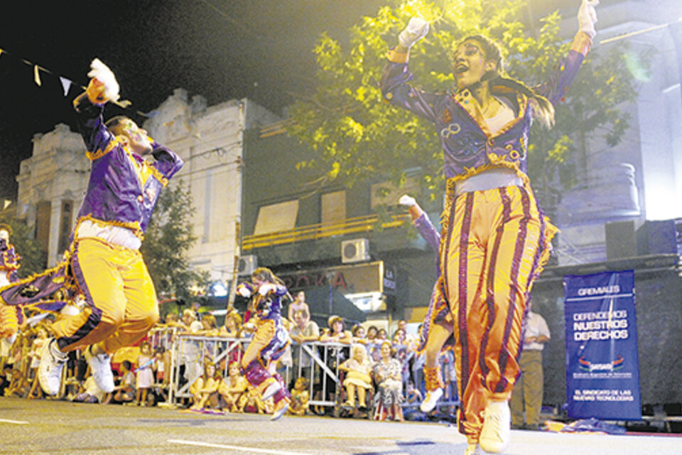 Hay una notoria falta de publicidad oficial del Carnaval: el único spot que circula es el de la Agrupación Murgas. (Fuente: NA)