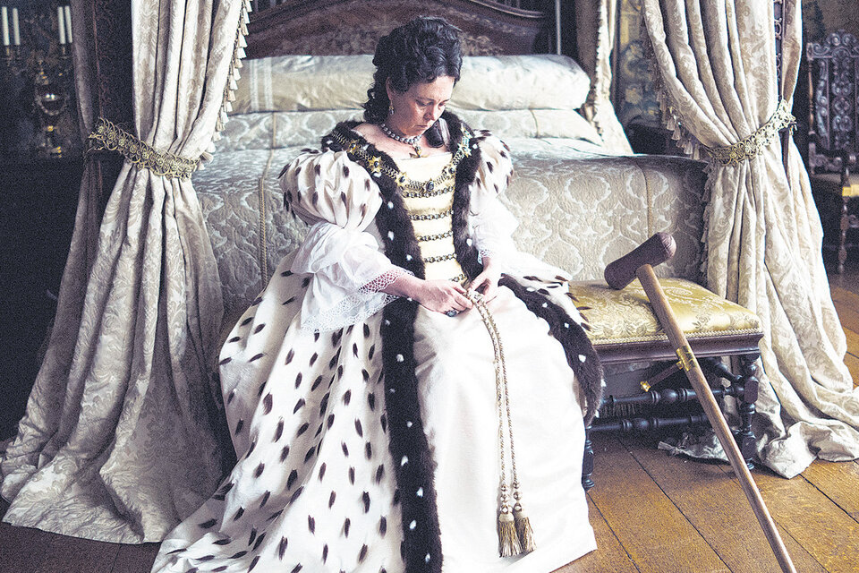 Olivia Colman como la reina ana estuardo en La Favorita
