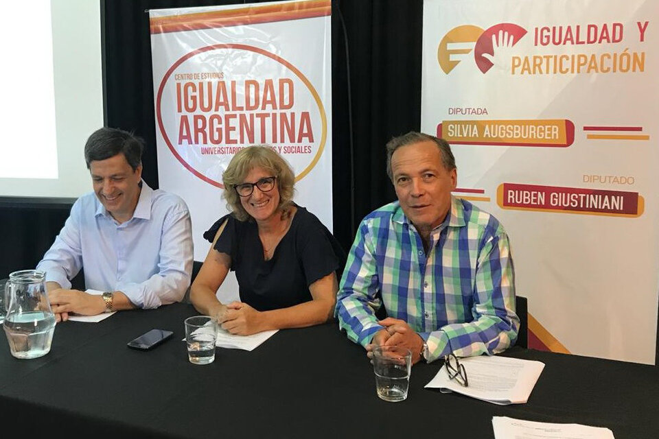 Giustiniani, Augsburger y Javier Ganem, en la presentación de las conclusiones del sondeo.