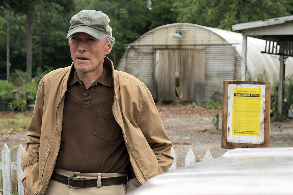Eastwood arroga película y personaje en sí mismo, porque es imposible no pensar en él.