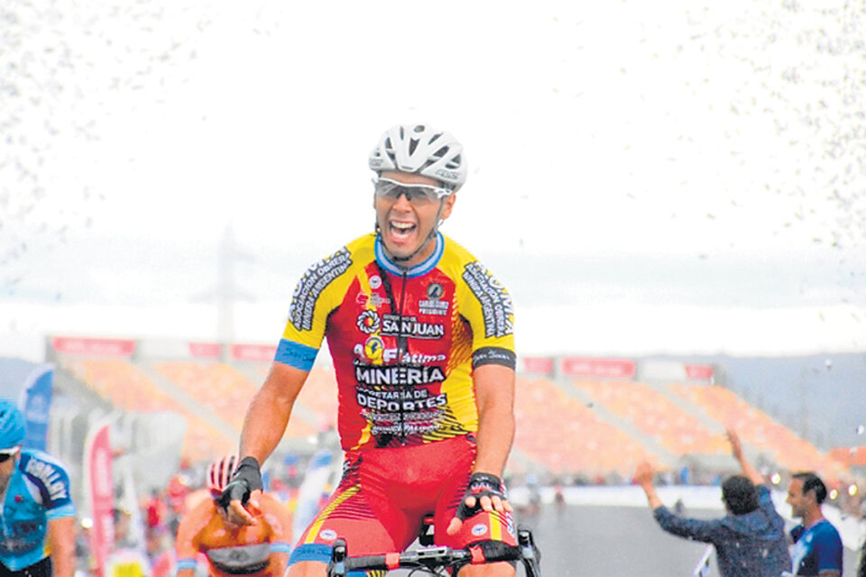 Winner Anacona, del Movistar Team, flamante campeón de la Vuelta a San Juan. (Fuente: Vuelta a San Juan / Facebook)