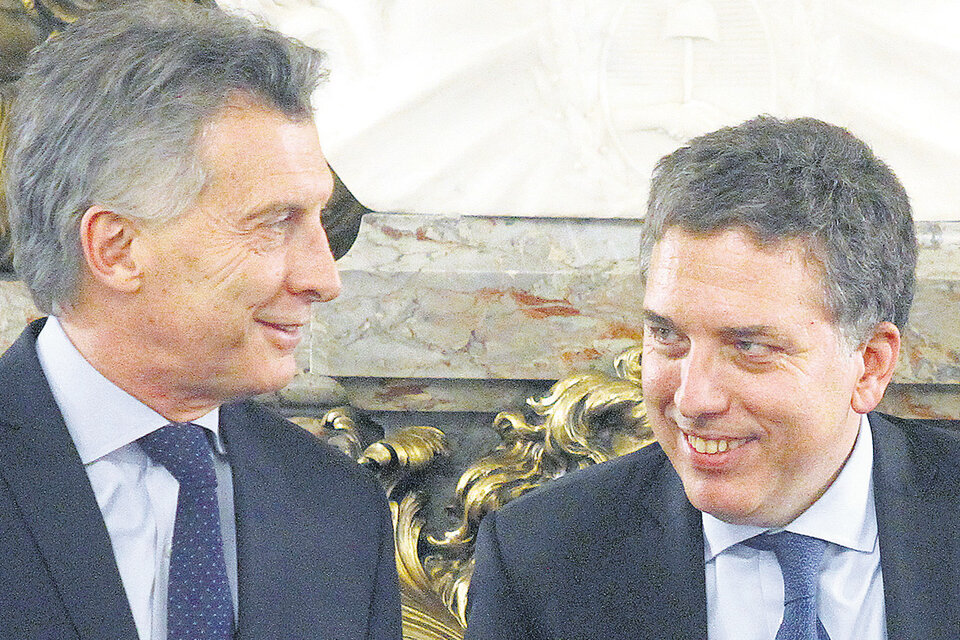 El presidente Mauricio Macri con el ministro de Hacienda y Finanzas, Nicolás Dujovne. (Fuente: Leandro Teysseire)